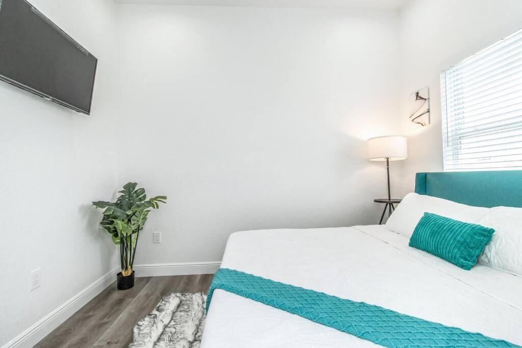 2Br Spacious House In Heart Of West Tampa Bagian luar foto